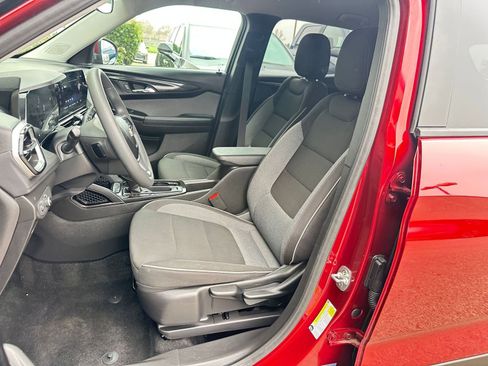 Used 2025 Chevrolet TrailBlazer LT image 36