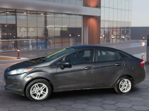 Used 2018 Ford Fiesta SE FWD image 2
