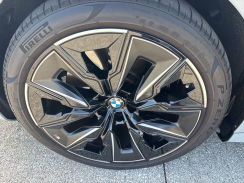 Used 2025 BMW 760i xDrive w/ Executive Package AWD/4WD image 10
