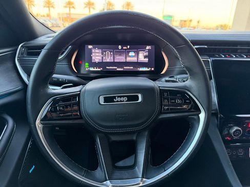 Used 2022 Jeep Grand Cherokee L Overland image 9