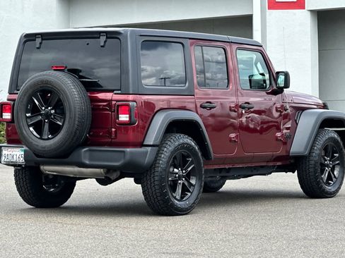 Used 2022 Jeep Wrangler Unlimited Sport AWD/4WD image 2