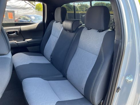 Used 2021 Toyota Tacoma TRD Sport w/ Technology Package AWD/4WD image 19