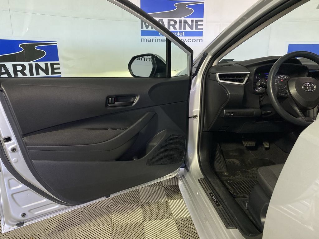 Used 2025 Toyota Corolla LE FWD image 26
