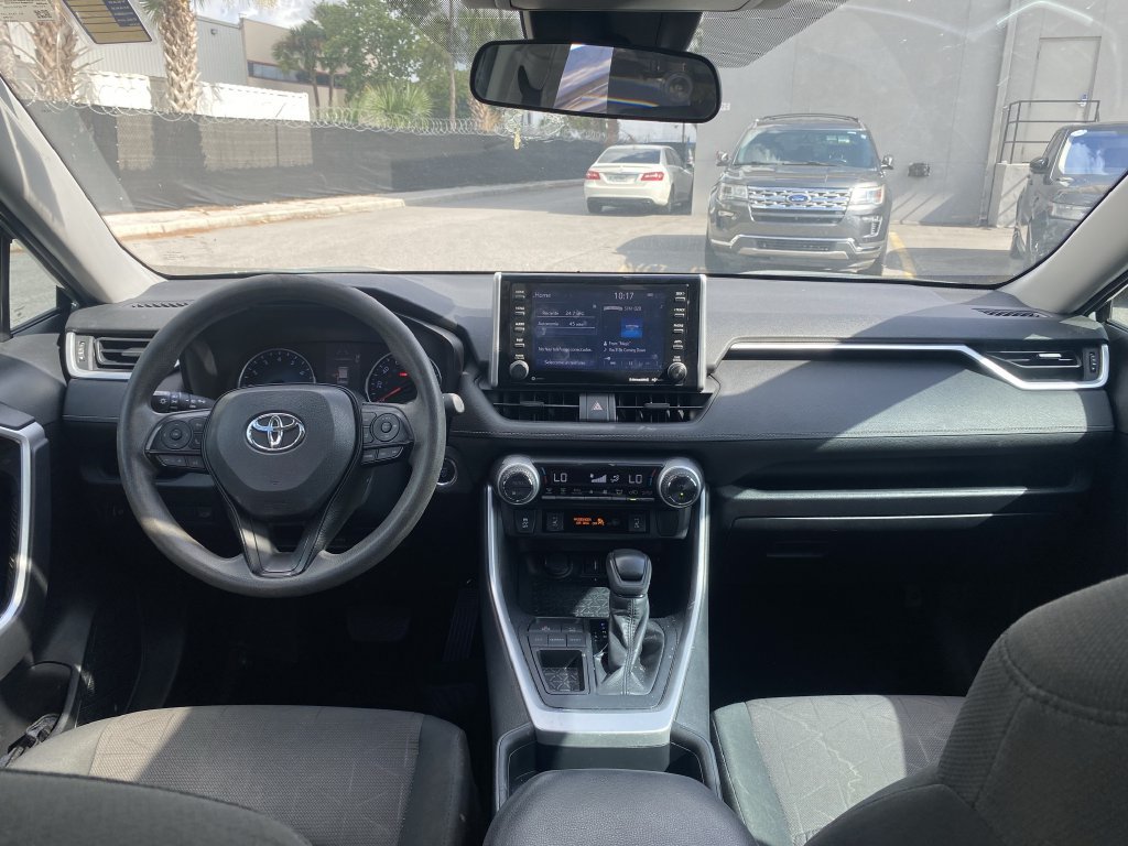 Used 2019 Toyota RAV4 XLE w/ Convenience Package FWD image 2