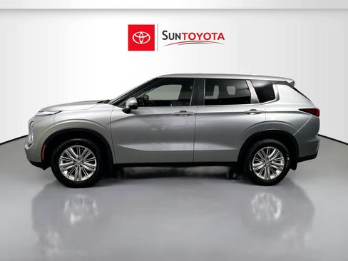 Used 2023 Mitsubishi Outlander ES image 7