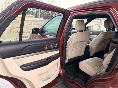 Used 2018 Ford Explorer XLT w/ Equipment Group 202A image 17