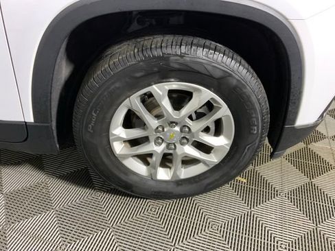 Used 2020 Chevrolet Traverse LT FWD image 37
