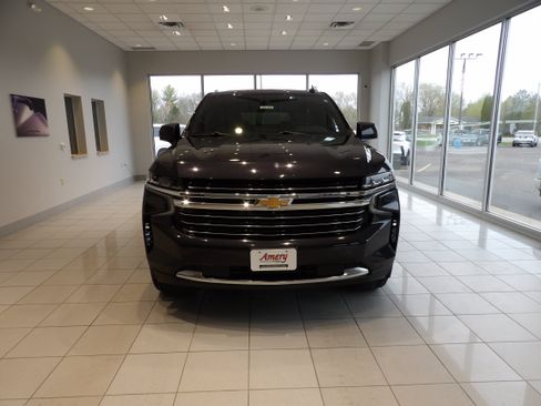 Used 2022 Chevrolet Tahoe LT w/ Luxury Package AWD/4WD image 2