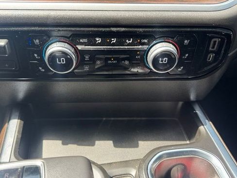 Used 2022 GMC Sierra 1500 SLT w/ SLT Premium Plus Package AWD/4WD image 19
