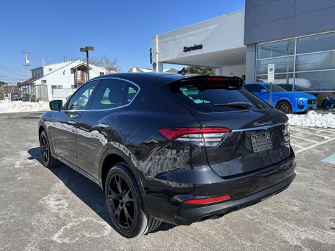 Used 2023 Maserati Levante Modena image 3