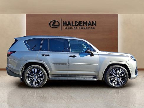 Used 2023 Lexus LX 600 4WD w/ Luxury Package image 7