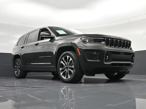 Used 2021 Jeep Grand Cherokee L Overland w/ Luxury Tech Group IV AWD/4WD image 32