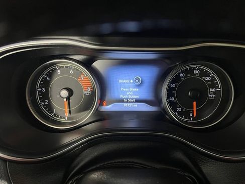 Used 2020 Jeep Cherokee Trailhawk w/ Comfort/Convenience Group AWD/4WD image 17