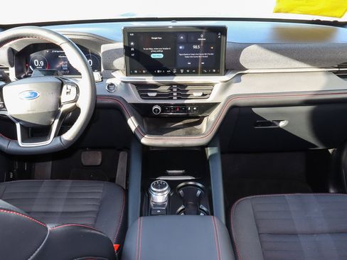 Used 2025 Ford Explorer ST-Line w/ ST-Line Street Pack image 11