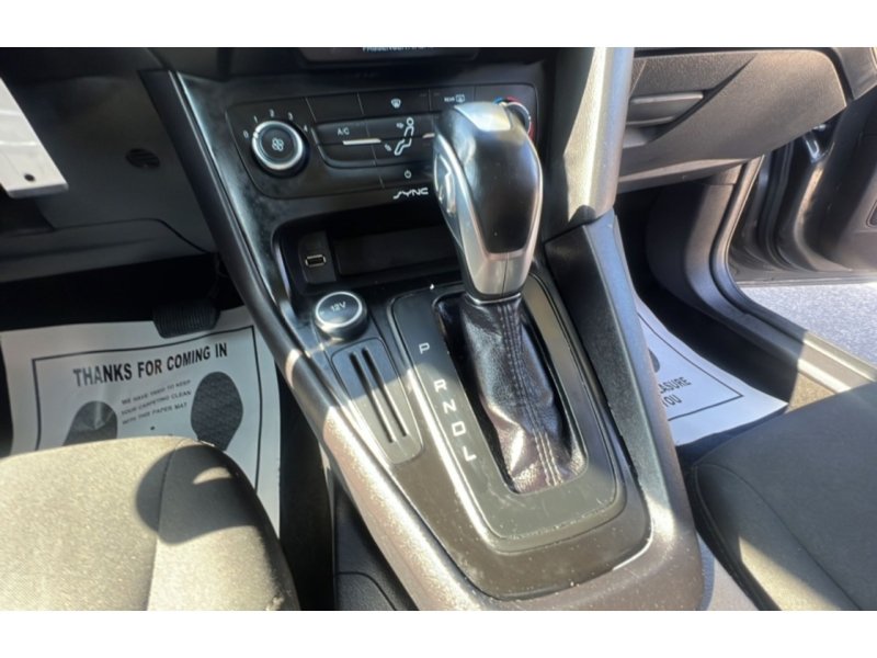 Used 2015 Ford Focus SE FWD image 25