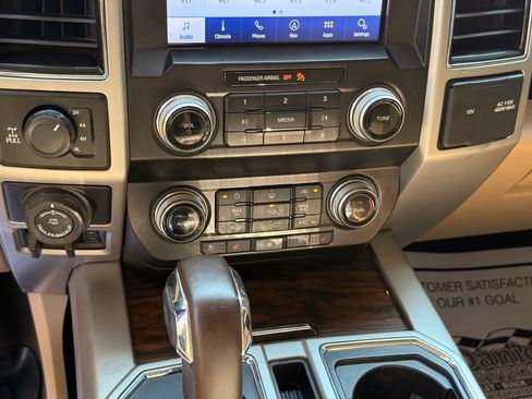 Used 2020 Ford F150 Lariat w/ Equipment Group 502A Luxury AWD/4WD image 20
