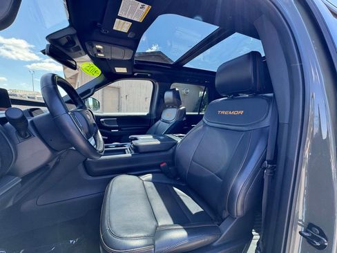 Used 2025 Ford Expedition Tremor AWD/4WD image 17
