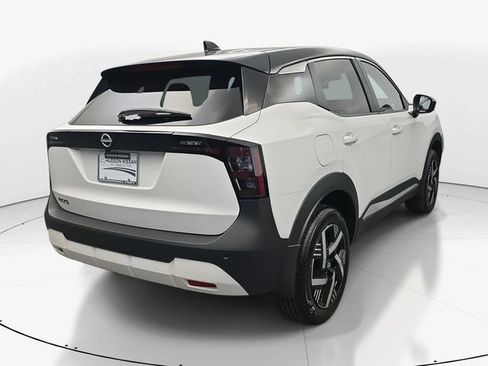 Used 2025 Nissan Kicks SV image 10