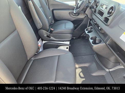 Used 2025 Mercedes-Benz Sprinter 2500 image 14