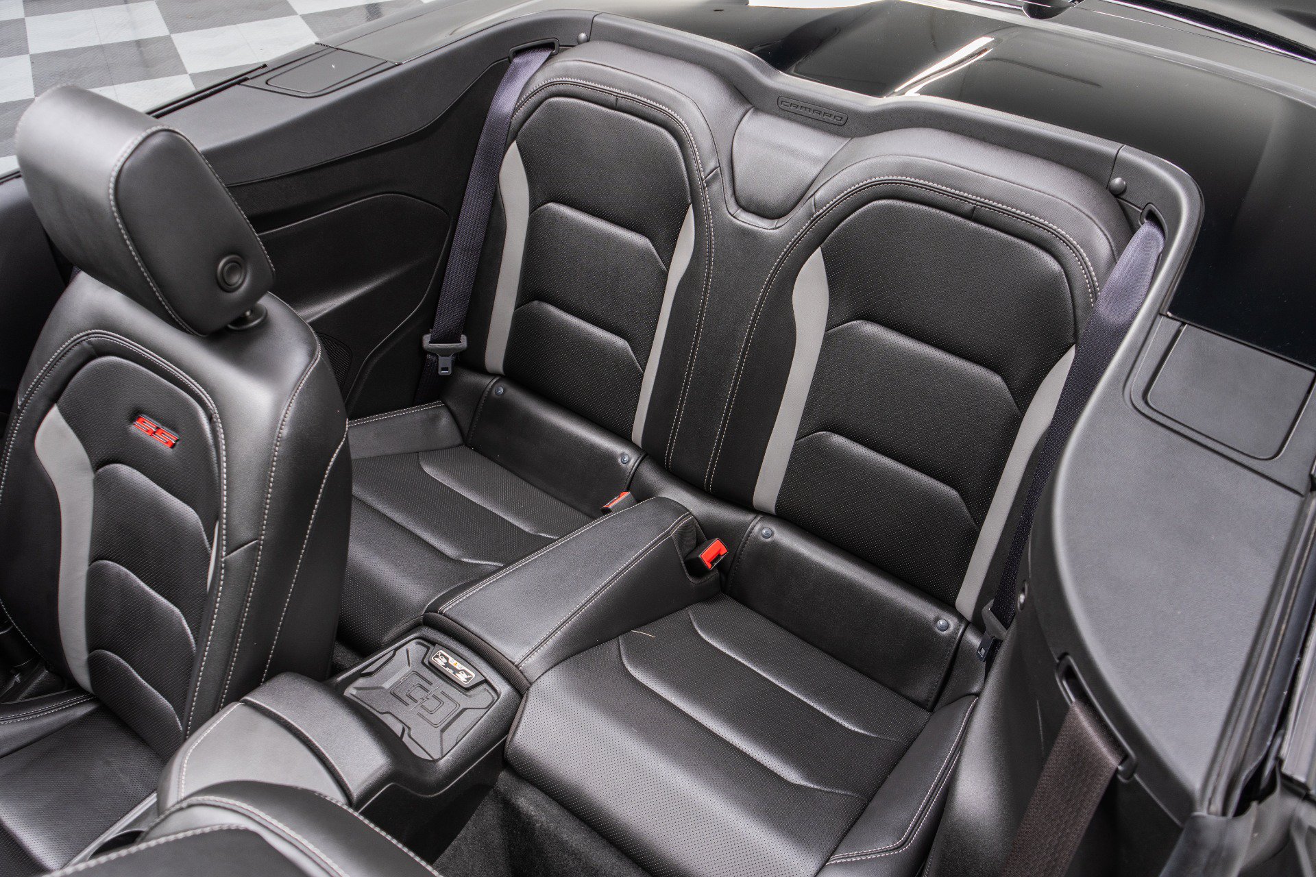Used 2018 Chevrolet Camaro SS RWD image 16