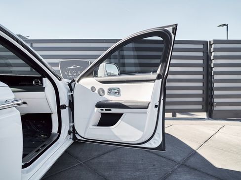 Used 2023 Rolls-Royce Ghost Base w/ Ghost Package image 21