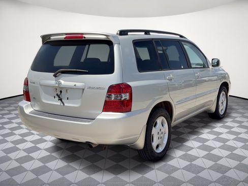 Used 2004 Toyota Highlander Limited w/ Towing Prep Pkg FWD image 9