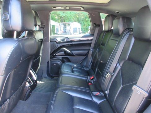 Used 2018 Porsche Cayenne S AWD/4WD image 18