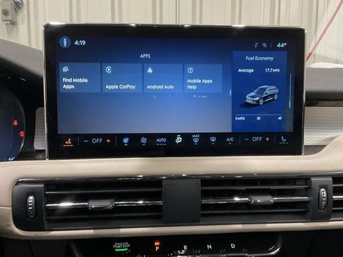 Used 2025 Lincoln Corsair Premiere w/ Equipment Group 101A image 17