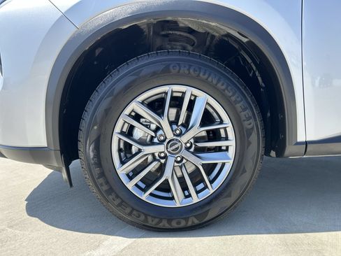 Used 2024 Nissan Rogue S AWD/4WD image 18