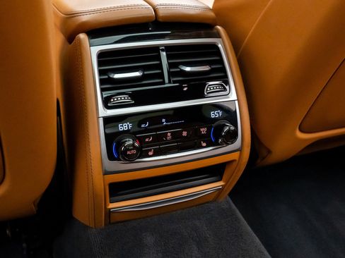 Used 2020 BMW 750i xDrive image 18