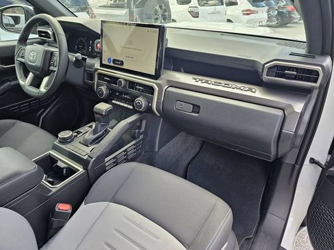 Used 2025 Toyota Tacoma TRD Sport AWD/4WD image 10