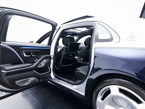 Used 2025 Mercedes-Benz Maybach S 580 4MATIC image 40