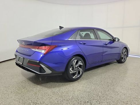 Used 2024 Hyundai Elantra SEL FWD image 5
