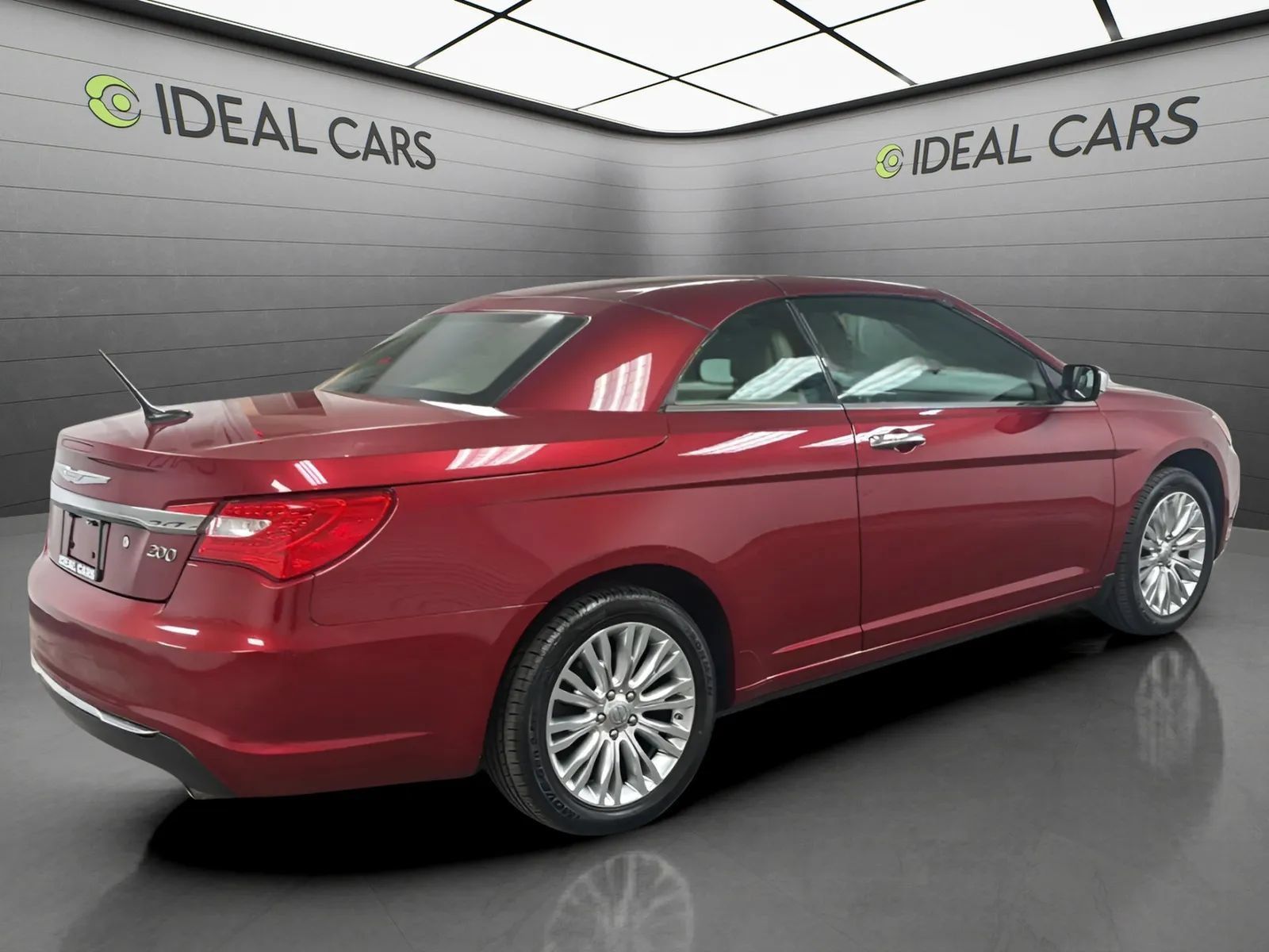 Used 2013 Chrysler 200 Limited FWD image 5