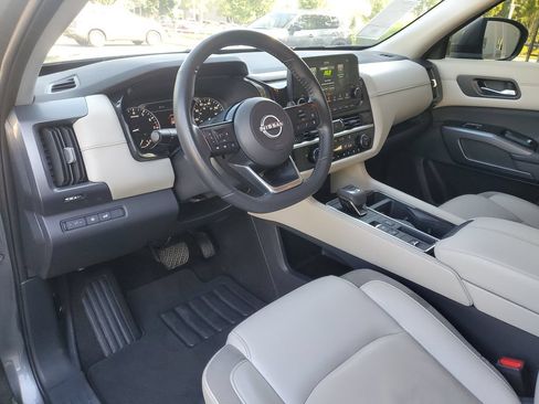 Certified 2023 Nissan Pathfinder SL FWD image 19