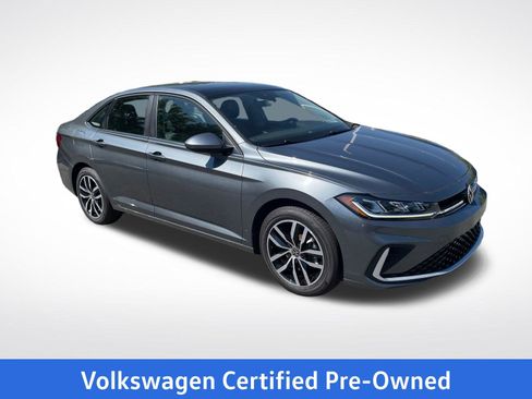 Used 2025 Volkswagen Jetta SE FWD image 8