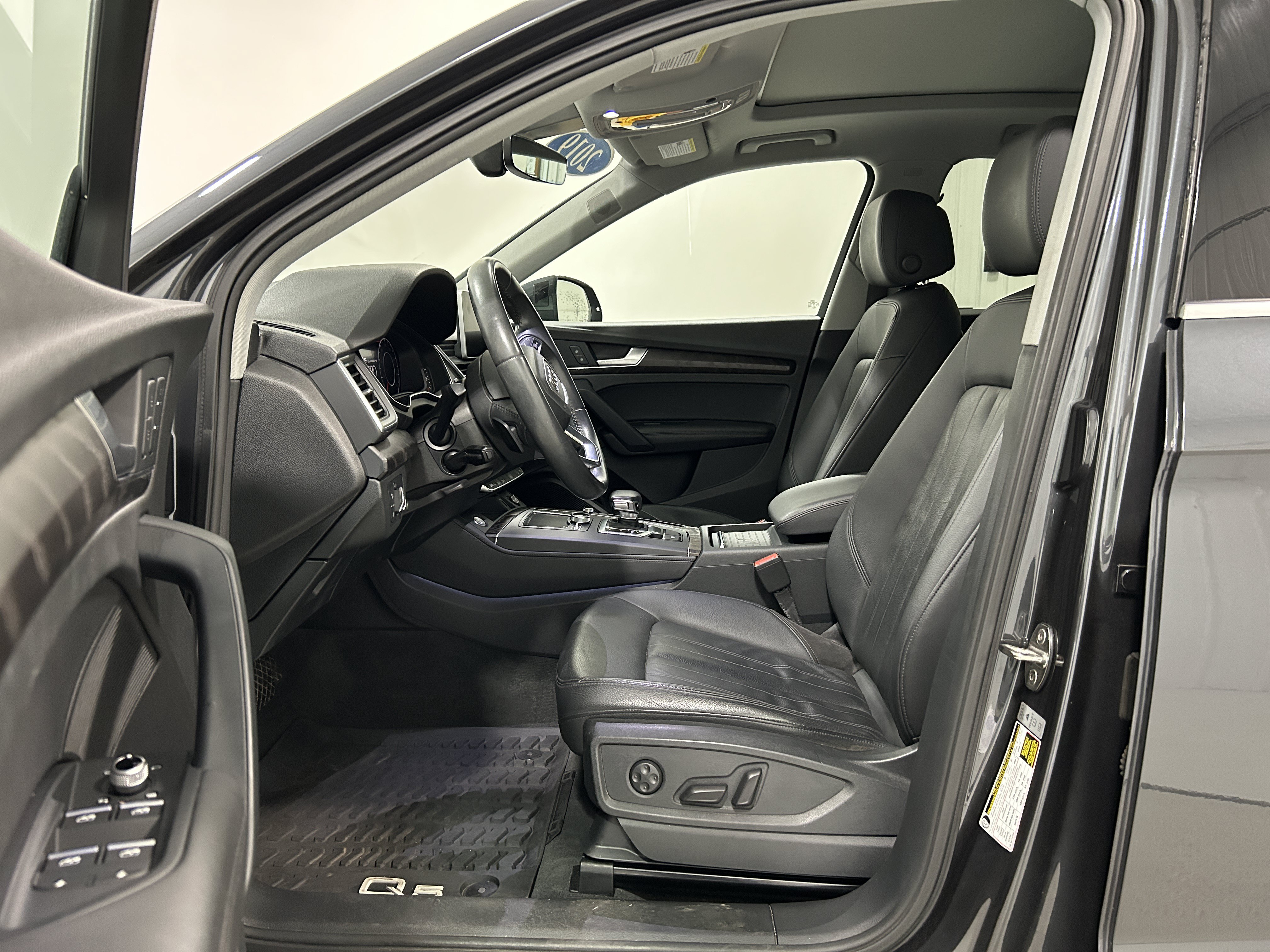 Used 2019 Audi Q5 2.0T Premium Plus w/ Premium Plus Package AWD/4WD image 4