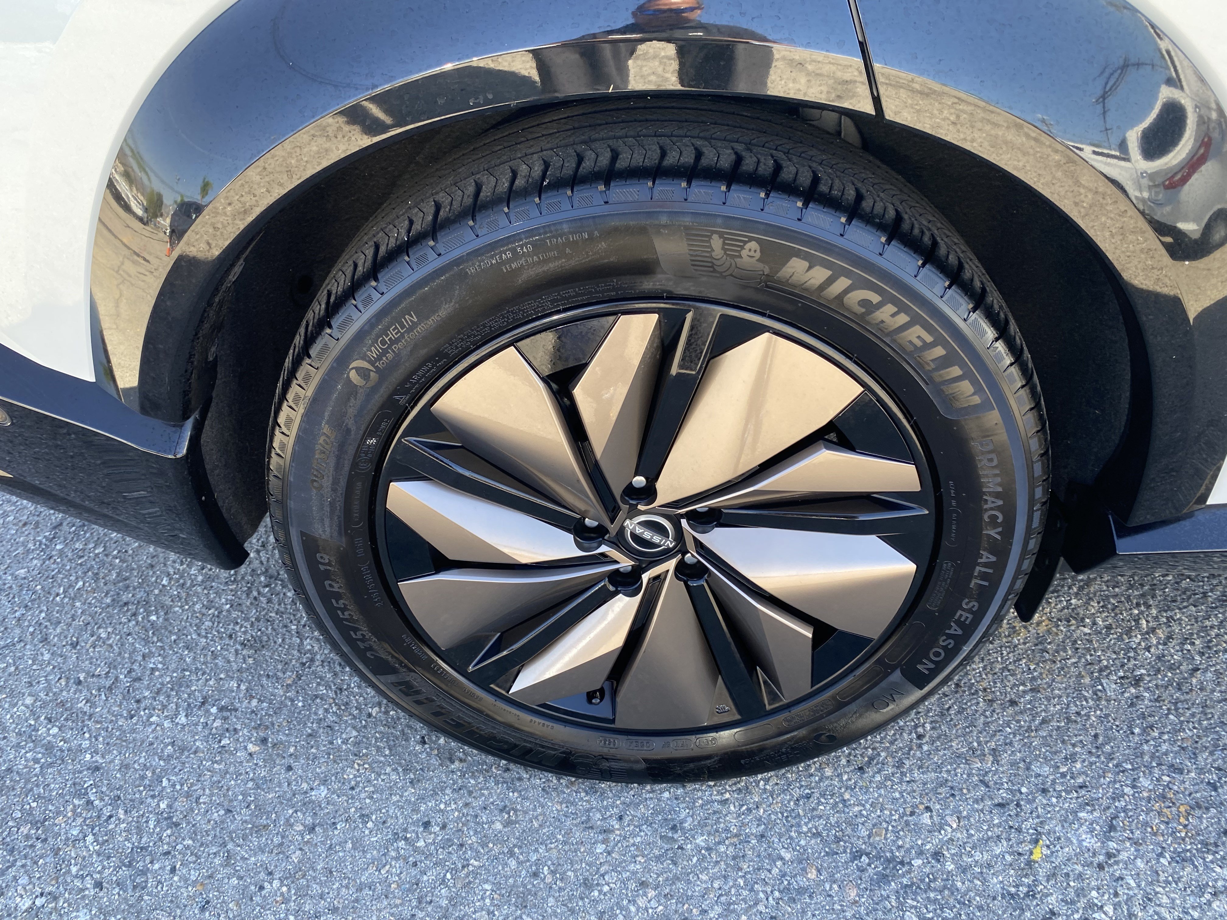Used 2023 Nissan Ariya FWD image 9