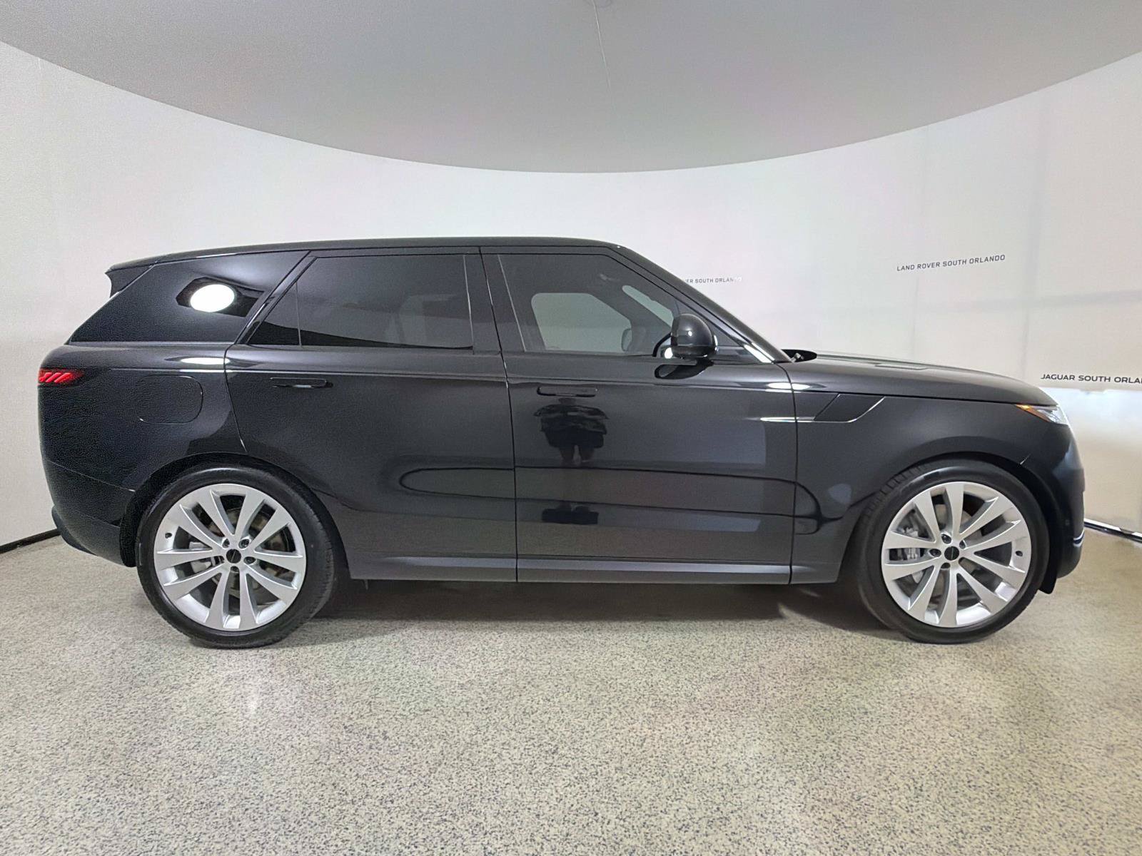 New 2027 Land Rover Range Rover Sport SE AWD/4WD image 6