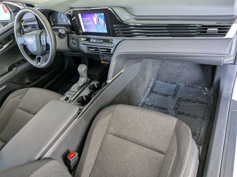 Used 2025 Toyota Camry LE image 31