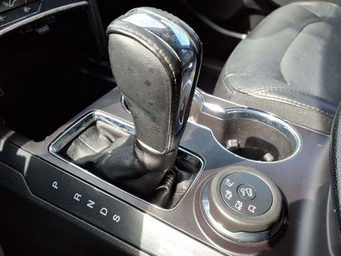 Used 2017 Ford Explorer XLT w/ Equipment Group 202A AWD/4WD image 21