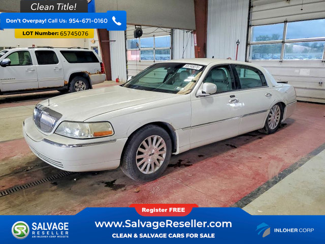Used 2003 Lincoln Town Car Executive RWD image 1