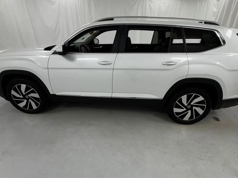Used 2025 Volkswagen Atlas SEL AWD/4WD image 6