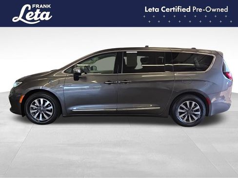 Used 2023 Chrysler Pacifica Limited FWD image 3