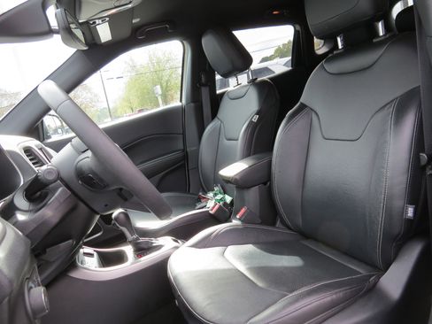 Certified 2021 Jeep Compass Latitude image 19