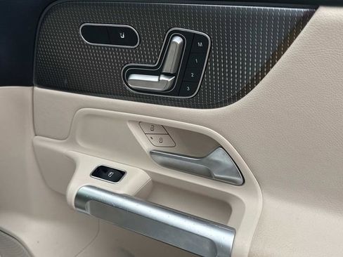 Used 2021 Mercedes-Benz GLB 250 GLB 250 image 20