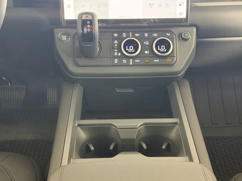 New 2026 Land Rover Defender 110 X-Dynamic SE AWD/4WD image 18