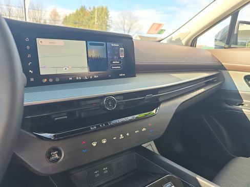 Used 2025 Nissan Murano Platinum w/ Cargo Package image 25