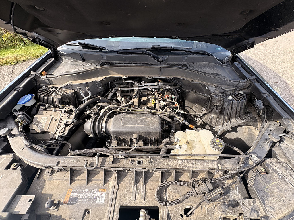 Used 2021 Ford Explorer XLT w/ Equipment Group 202A AWD/4WD image 13