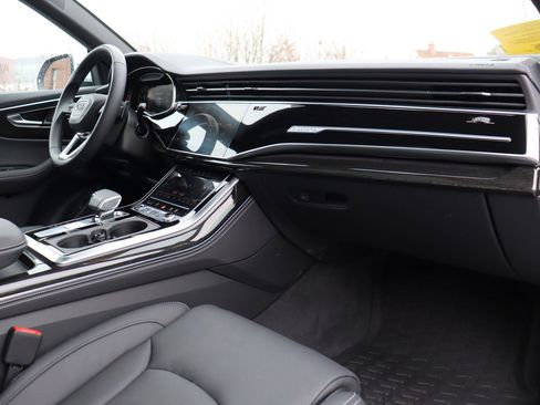 Used 2025 Audi Q8 Prestige w/ Prestige Package image 22